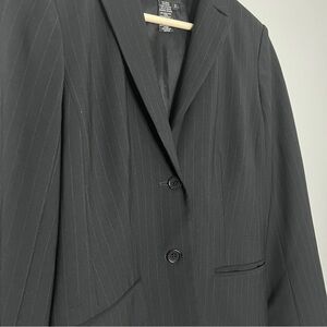 BCBGMaxazria Wool Blend Pinstripe Business Blazer Black Brown Color Size 2 EUC